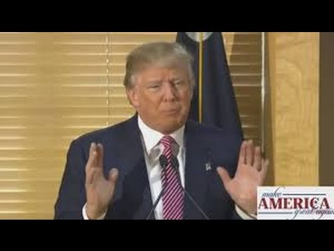 ** Donald Trump Christmas Cold Open   SNL **