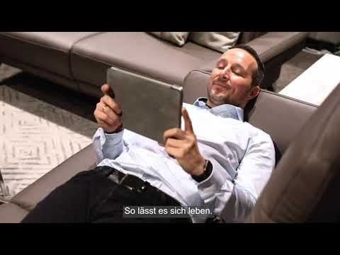 Motorischer Sitzvorzug im Sofa für mehr Liegefläche