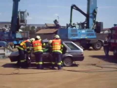 jsdh kunovice / ukazka /  nehoda osobniho auta