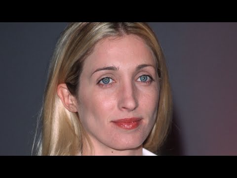 The Tragic Life Of Carolyn Bessette Kennedy Is Heartbreaking