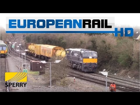 Iarnród Eireann Irish Rail 071 loco 071 + Sperry Train passes Drogheda Railcar Service Depot