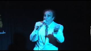 Hugo Durán canta 