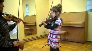 Lekcja gry na skrzypcach  Natasza 5 lat