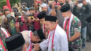 Download lagu Pejabat dan Jendral Pun Cium tangan dengan habib Luthfi bin Yahya mp3 Download lagu Pejabat dan Jendral Pun Cium tangan dengan habib Luthfi bin Yahya mp3