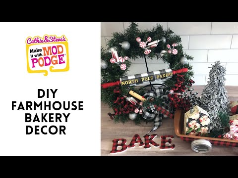 Holiday Kitchen Décor: Cake Pan Wagons and Rolling Pin Wreaths