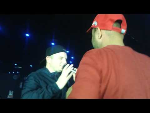 Kapushon şi Sica după mulți