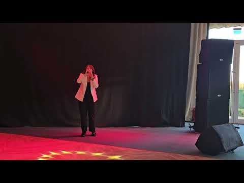 Ionela Amarfii, 13 ani.  "Totul apare și dispare", cover Vika Mahu.