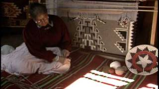 preview picture of video 'Navajo Rug Weaving - Traditions Monument Valley'