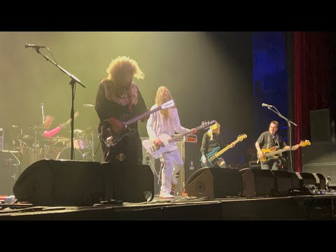special guest Melvins video