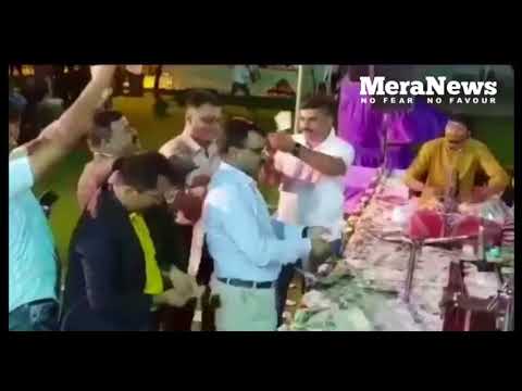 Gujarat: Morbi SP Jaypalsinh Rathod throws currency notes at singer during his farewell party