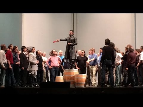 Erwin Schrott: rehearsing Le veau d'or (from Charles Gounod's Faust)