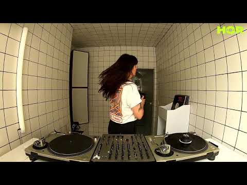 Cinthie / September 23 / 4pm-5pm