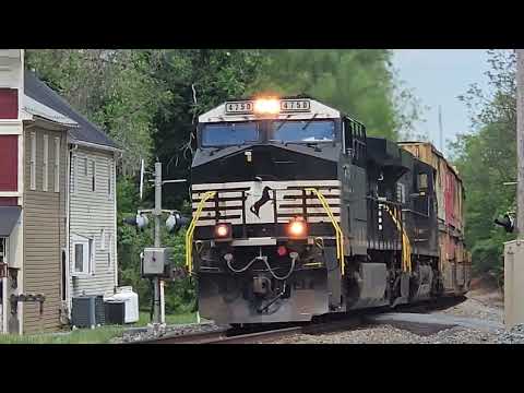 NS 4750 Leads NS 7606 on NS 289 Passing Through in Boyce VA