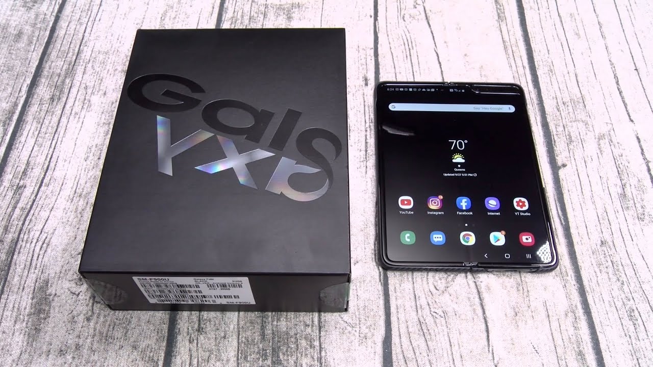 Samsung Galaxy Fold - Unboxing and First Impressions