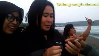 Download lagu Mantai  bareng tante tante girang mp3