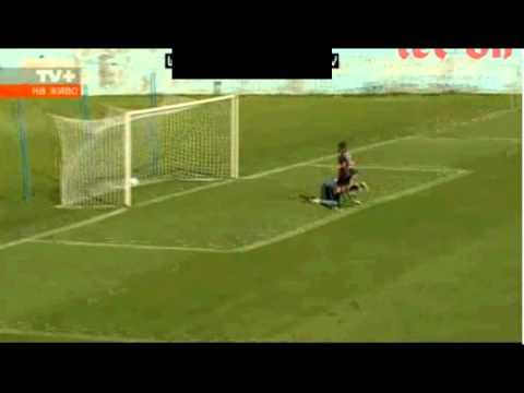 Uroš Golubović tries to make Tero Mäntylä look bad