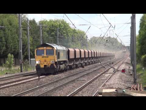 43059/43043 scream with 1B54 & 66559 - 6M54 at Harpenden 25/05/13