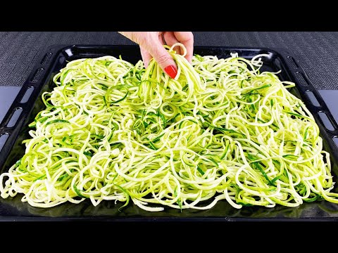 Better than pizza! Just grate 2 zucchini and pop them in the oven! 🔝 3 zucchini recipes!