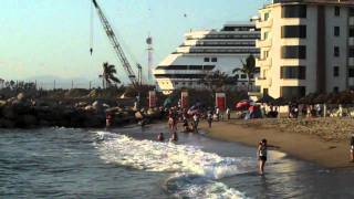 preview picture of video 'Playa de Puerto Vallarta, Crown Paradise Club Beach, Puerto Vallarta, Jalisco, Mexico; HD'