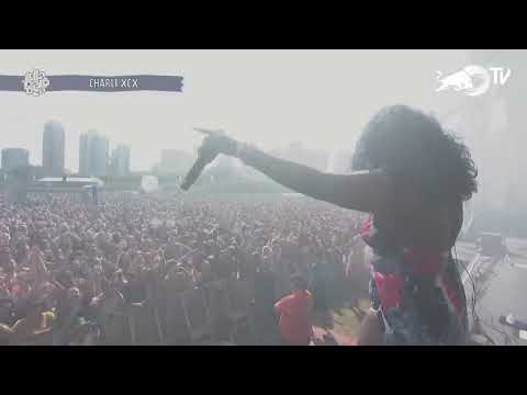 Cupcakke - CPR (Live Lollapalooza Chicago 2017 - Charli XCX show)