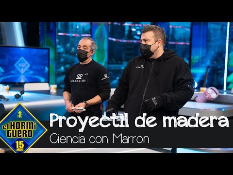 Marron sorprende a Sebastián Yatra con un trozo de madera convertido en proyectil - El Hormiguero