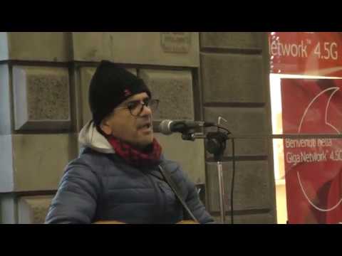Francesco Bassi street musician of Florence sining "You're Beautiful"