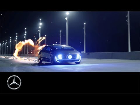 Der F 015 Luxury in Motion Spot „Reveal”. Happy Back to the Future Day