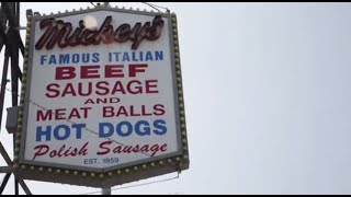 Vienna Beef Hot Dog Tour: Mickey's