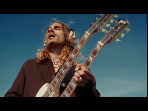 Dajak - VERS LE SOLEIL, TU COURS! / CIMETIÈRE D’ÉLÉPHANTS (Official Short Film)