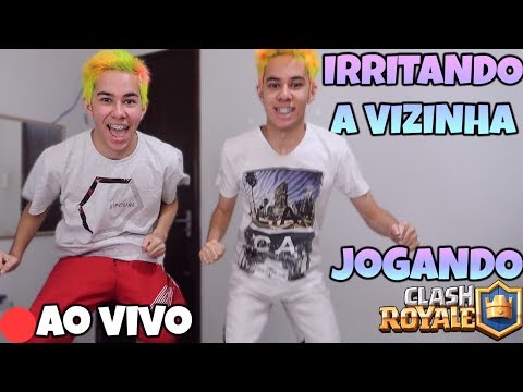 IRRITANDO OS VIZINHOS AO VIVO E JOGANDO CLASH ROYALE