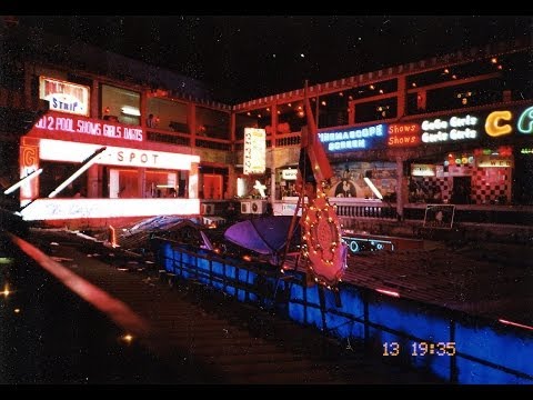 Bangkok, Tailândia "Cenário de NANA PLAZA" NANA PLAZA Bangkok (fotografado em março de 2000)