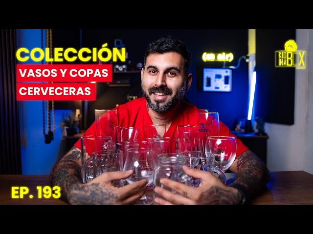 Vídeo relacionado con MERCHANDMANIA Bidón cierre hermético 800 ml acero inoxidable cinta casette retro vintage futurista friki gamer botella deportivo