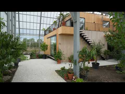 Gewächshaus in Schweden mit eigenem Ökosystem, entworfen von TailorMade Arkitekter.