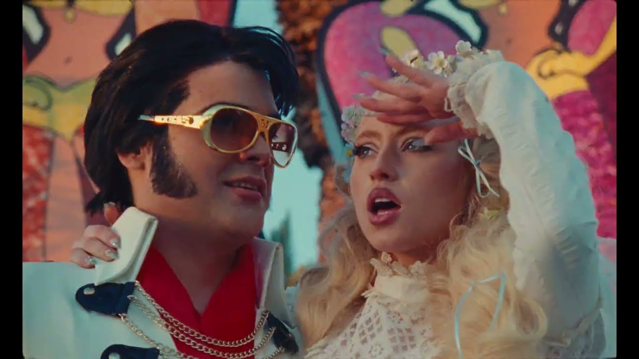  mit dem Titel 'Simple Girl' / Video ((jetzt ansehen))