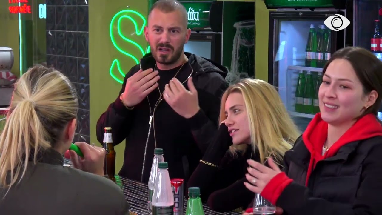 Françeska kërkon të ndryshojë shtrat, Romeo mendon të flejë pranë Rozës