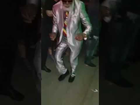 Rasta feeling irie 😎 Sir Winston Duncan is the life of the party. This is how dancehall used to be: