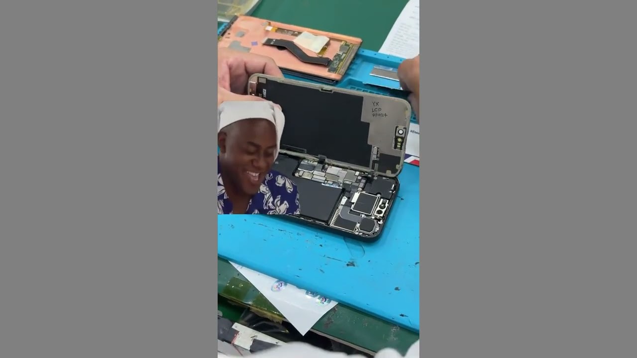 Video Thay mặt kính iPhone 15 Pro Max