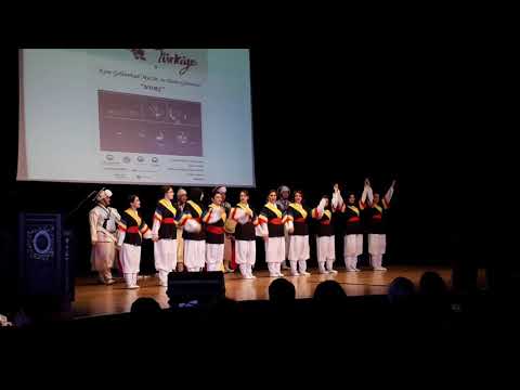 Dtcf Kore geleneksel dans ve müzik gösterisi final selamlama