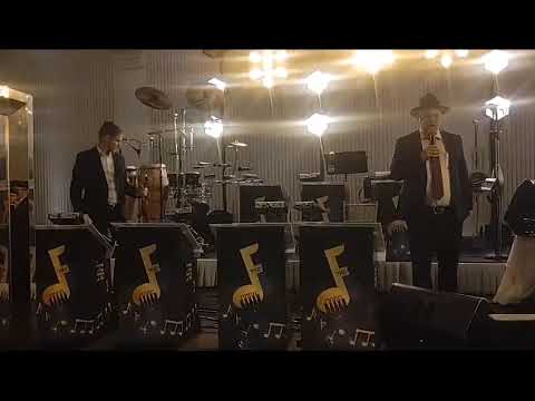 Sruly Hollander performing כי לה׳ המלוכה