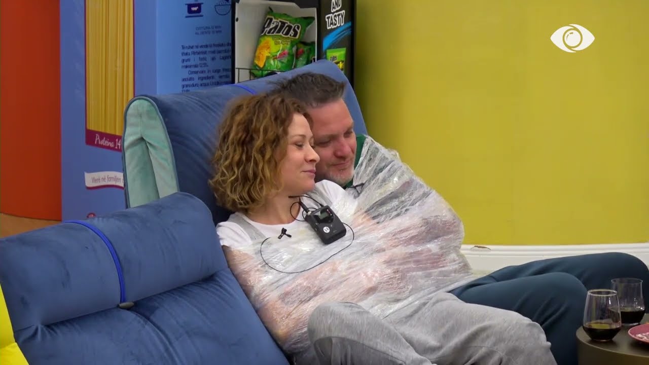 Egla dhe Juli diskutojnë për sfidën: Albi do të dorëzohet, Elvisi është kokëderri…