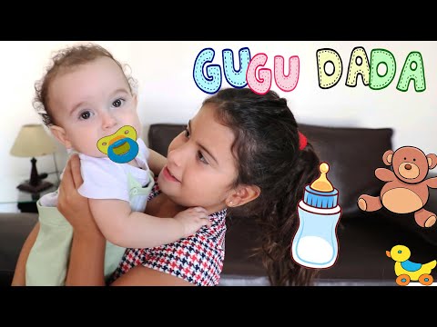 MARIA CLARA FINGE SER BABÁ POR UM DIA COM BEBÊ DE VERDADE 👶  Pretend to play nanny!!!