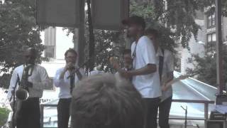 Black Joe Lewis and the Honeybears - 'Livin' in the Jungle'