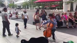 Virtuoso del cello en Place des Arts, Montreal... verano 2014