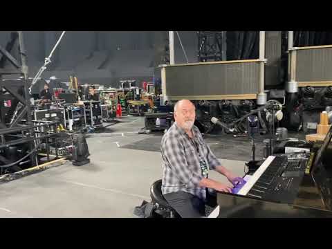 Queen + Adam Lambert sound check/ rehearsals Hammer to Fall at Nagoya Dome in Japan