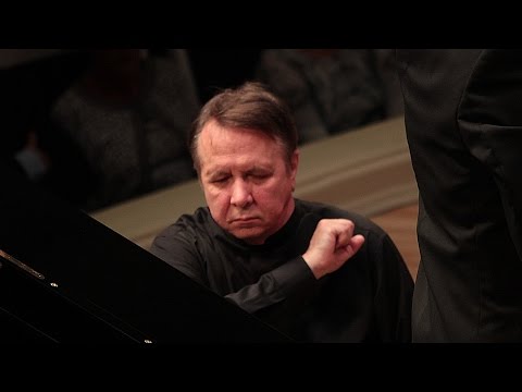 Mikhail Pletnev plays Schumann - Piano Concerto (Berlin, 2016)