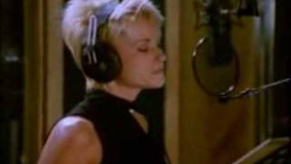 The Beach Boys and Lorrie Morgan - Don&#39;t Worry Baby (1996)