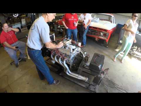 Starting a 427 Ford Racing Engine!