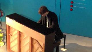 Knut Hansen spielt Klavier beim musealen Sommerfest im KSM Duisburg