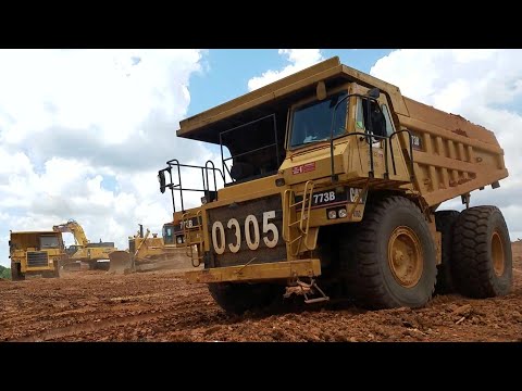 Komatsu PC800LC Loading Cat 773B and Komatsu HD465!