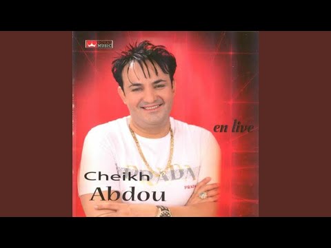 شواربه مقلوبين و عينيه نايمين (Live)